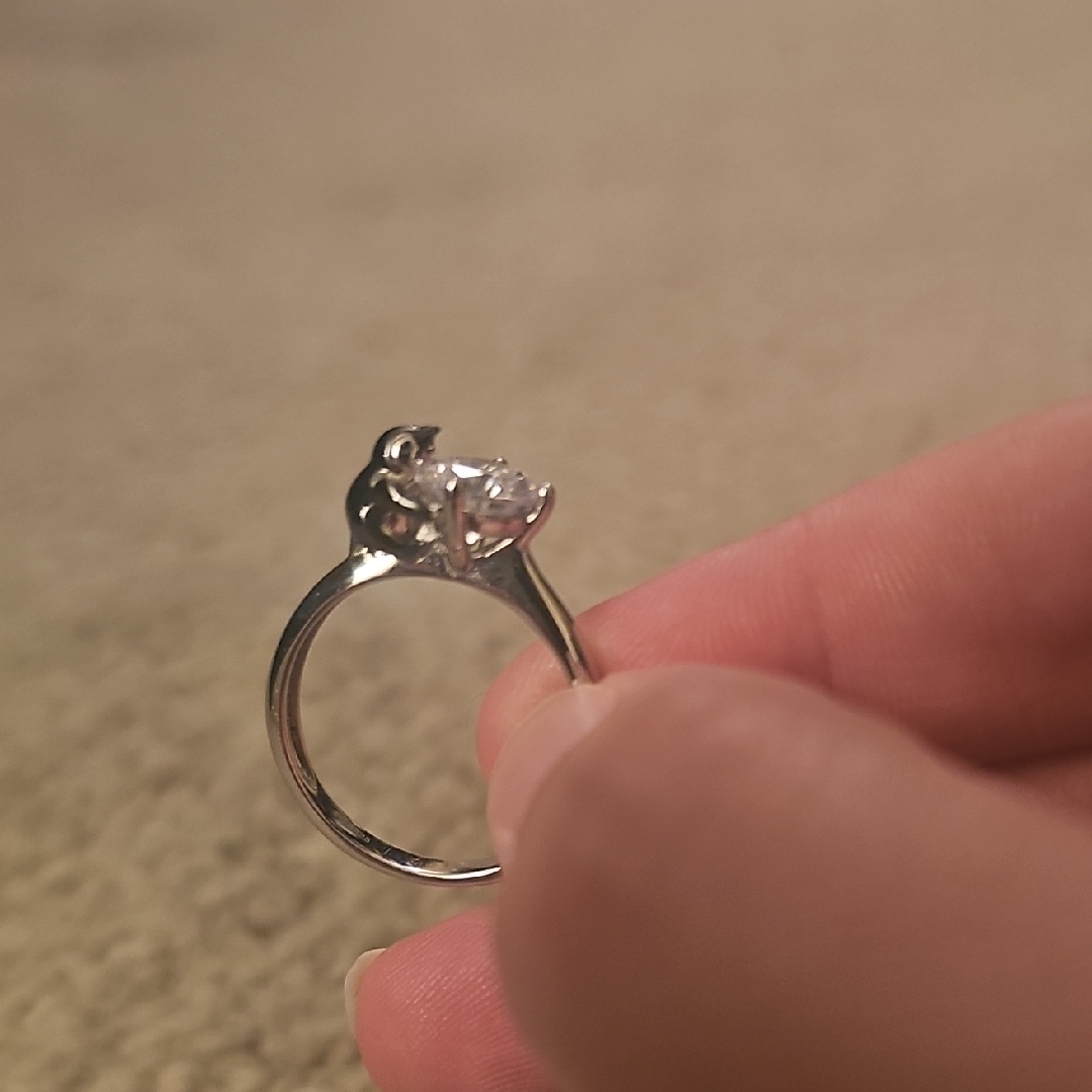 7.5 Stunning Silver Ring With Clear Gemstone And Penguin Accent